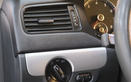 Volkswagen Jetta VI, 2011 год, 919 000 рублей, 12 фотография