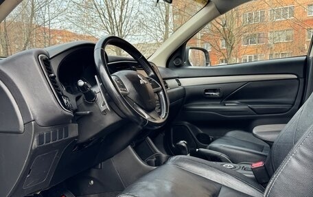 Mitsubishi Outlander III рестайлинг 3, 2014 год, 1 050 000 рублей, 10 фотография