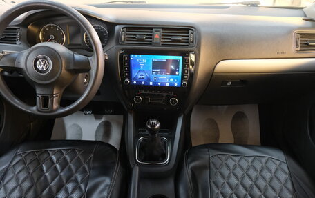 Volkswagen Jetta VI, 2011 год, 919 000 рублей, 15 фотография