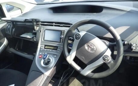 Toyota Prius, 2013 год, 1 200 000 рублей, 14 фотография