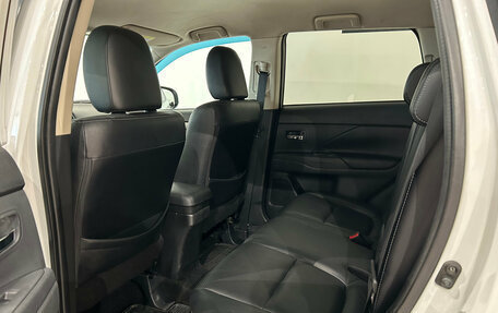 Mitsubishi Outlander III рестайлинг 3, 2013 год, 1 099 000 рублей, 13 фотография