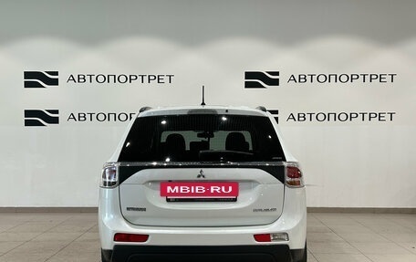 Mitsubishi Outlander III рестайлинг 3, 2013 год, 1 099 000 рублей, 6 фотография