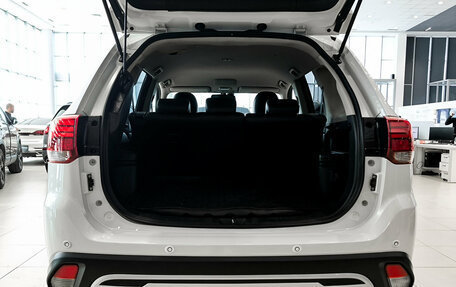 Mitsubishi Outlander III рестайлинг 3, 2020 год, 2 699 000 рублей, 12 фотография