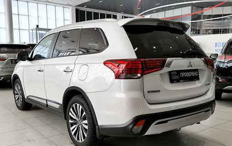 Mitsubishi Outlander III рестайлинг 3, 2020 год, 2 699 000 рублей, 8 фотография