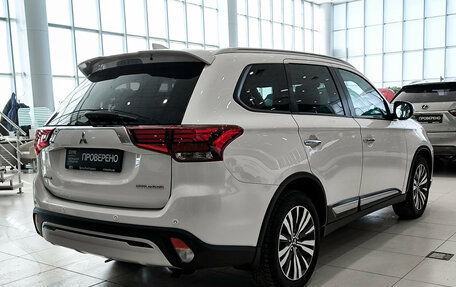 Mitsubishi Outlander III рестайлинг 3, 2020 год, 2 699 000 рублей, 6 фотография