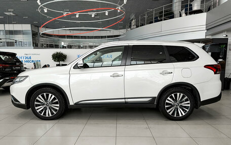 Mitsubishi Outlander III рестайлинг 3, 2020 год, 2 699 000 рублей, 10 фотография