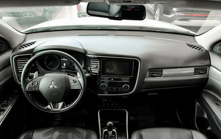 Mitsubishi Outlander III рестайлинг 3, 2020 год, 2 699 000 рублей, 17 фотография