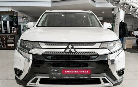 Mitsubishi Outlander III рестайлинг 3, 2020 год, 2 699 000 рублей, 2 фотография