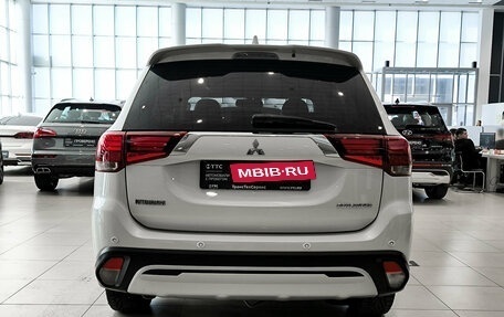 Mitsubishi Outlander III рестайлинг 3, 2020 год, 2 699 000 рублей, 7 фотография
