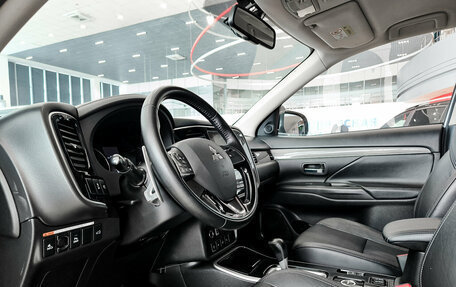 Mitsubishi Outlander III рестайлинг 3, 2020 год, 2 699 000 рублей, 20 фотография