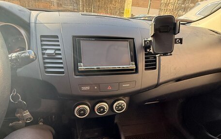 Mitsubishi Outlander III рестайлинг 3, 2008 год, 850 000 рублей, 18 фотография