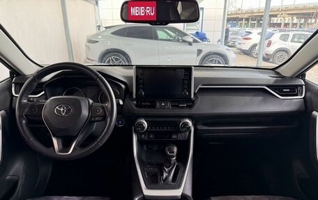 Toyota RAV4, 2021 год, 3 350 000 рублей, 10 фотография