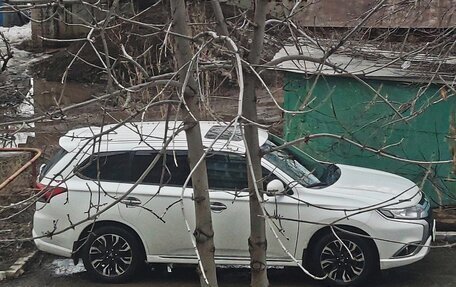 Mitsubishi Outlander III рестайлинг 3, 2022 год, 2 700 000 рублей, 8 фотография