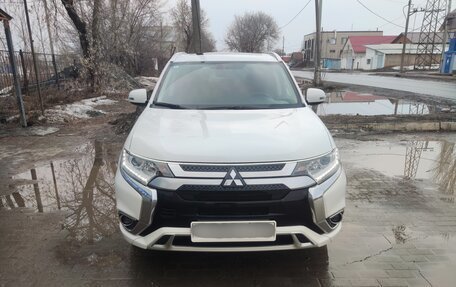 Mitsubishi Outlander III рестайлинг 3, 2022 год, 2 700 000 рублей, 9 фотография