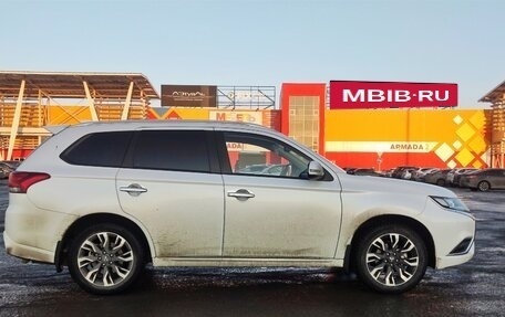 Mitsubishi Outlander III рестайлинг 3, 2022 год, 2 700 000 рублей, 12 фотография