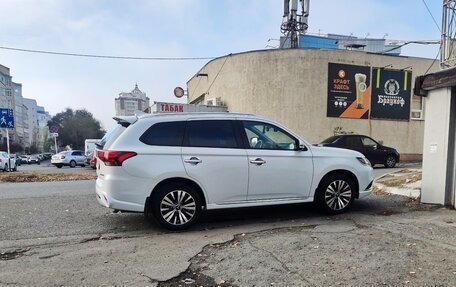 Mitsubishi Outlander III рестайлинг 3, 2022 год, 2 700 000 рублей, 17 фотография
