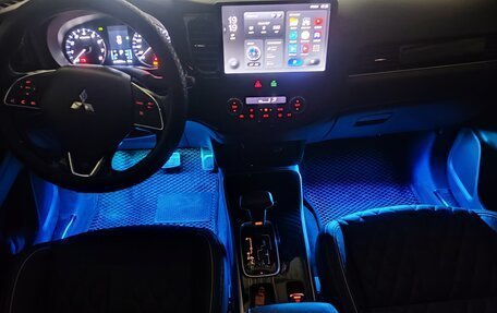 Mitsubishi Outlander III рестайлинг 3, 2022 год, 2 700 000 рублей, 21 фотография