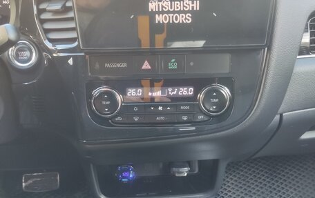 Mitsubishi Outlander III рестайлинг 3, 2022 год, 2 700 000 рублей, 23 фотография