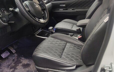 Mitsubishi Outlander III рестайлинг 3, 2022 год, 2 700 000 рублей, 27 фотография