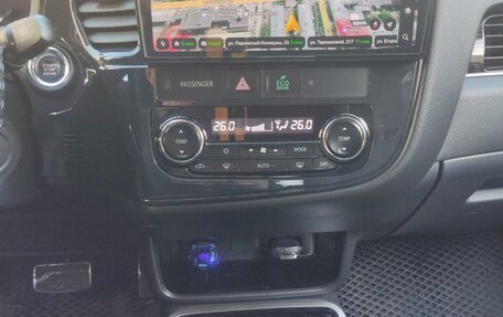 Mitsubishi Outlander III рестайлинг 3, 2022 год, 2 700 000 рублей, 24 фотография