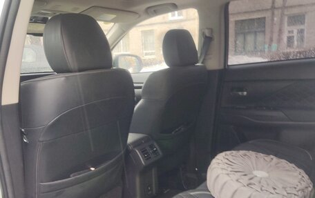 Mitsubishi Outlander III рестайлинг 3, 2022 год, 2 700 000 рублей, 29 фотография