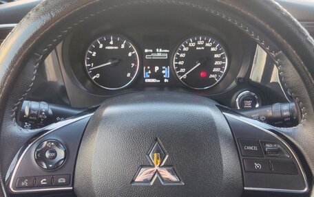 Mitsubishi Outlander III рестайлинг 3, 2022 год, 2 700 000 рублей, 36 фотография