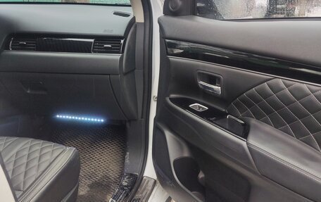 Mitsubishi Outlander III рестайлинг 3, 2022 год, 2 700 000 рублей, 33 фотография