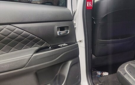 Mitsubishi Outlander III рестайлинг 3, 2022 год, 2 700 000 рублей, 30 фотография