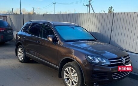 Volkswagen Touareg III, 2011 год, 1 720 000 рублей, 2 фотография