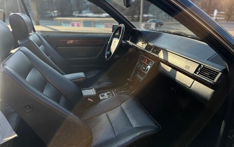 Mercedes-Benz E-Класс, 1993 год, 3 100 000 рублей, 15 фотография