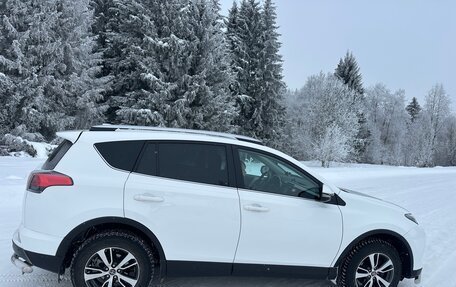 Toyota RAV4, 2018 год, 2 850 000 рублей, 10 фотография