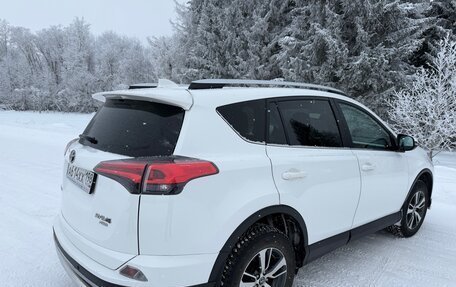 Toyota RAV4, 2018 год, 2 850 000 рублей, 9 фотография