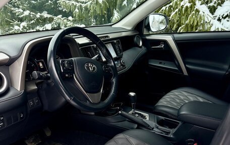 Toyota RAV4, 2018 год, 2 850 000 рублей, 15 фотография