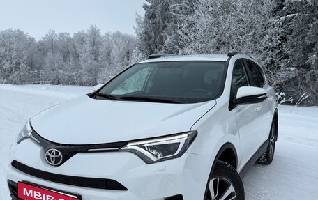 Toyota RAV4, 2018 год, 2 850 000 рублей, 4 фотография