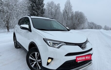 Toyota RAV4, 2018 год, 2 850 000 рублей, 2 фотография