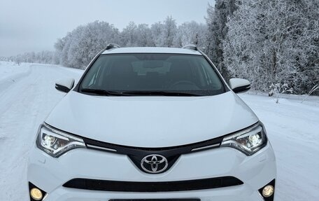 Toyota RAV4, 2018 год, 2 850 000 рублей, 3 фотография