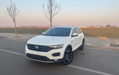 Volkswagen T-Roc I, 2022 год, 1 997 000 рублей, 3 фотография