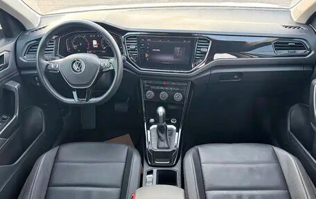Volkswagen T-Roc I, 2022 год, 1 997 000 рублей, 9 фотография