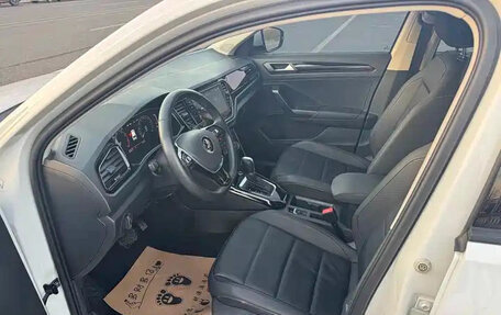 Volkswagen T-Roc I, 2022 год, 1 997 000 рублей, 10 фотография