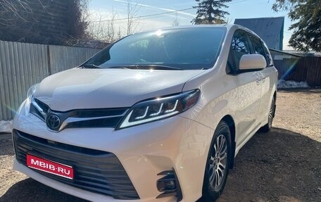 Toyota Sienna III, 2019 год, 3 500 000 рублей, 1 фотография