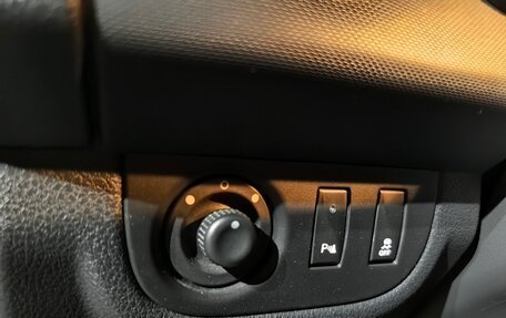 Renault Logan II, 2019 год, 1 200 000 рублей, 10 фотография