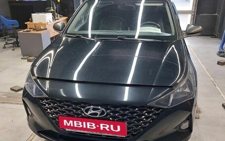 Hyundai Solaris II рестайлинг, 2021 год, 1 500 000 рублей, 2 фотография