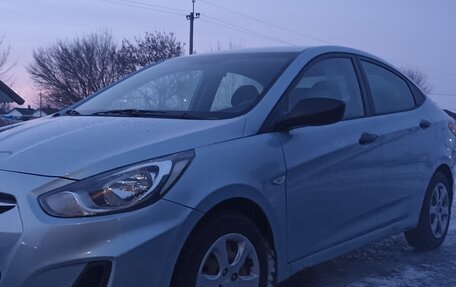 Hyundai Solaris II рестайлинг, 2011 год, 680 000 рублей, 2 фотография