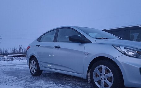 Hyundai Solaris II рестайлинг, 2011 год, 680 000 рублей, 3 фотография
