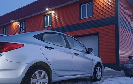 Hyundai Solaris II рестайлинг, 2011 год, 680 000 рублей, 4 фотография