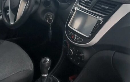 Hyundai Solaris II рестайлинг, 2011 год, 680 000 рублей, 7 фотография