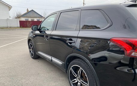 Mitsubishi Outlander III рестайлинг 3, 2017 год, 1 670 000 рублей, 4 фотография