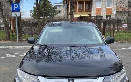 Mitsubishi Outlander III рестайлинг 3, 2017 год, 1 670 000 рублей, 3 фотография