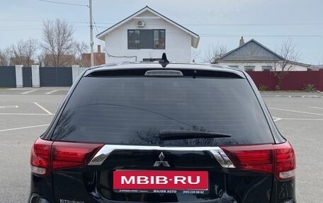 Mitsubishi Outlander III рестайлинг 3, 2017 год, 1 670 000 рублей, 5 фотография