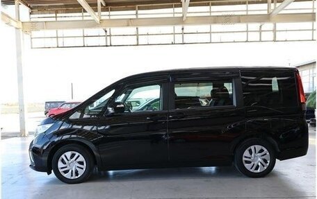 Honda Stepwgn IV, 2019 год, 1 572 000 рублей, 4 фотография